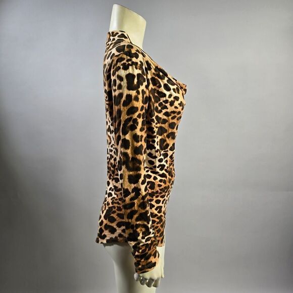 Karen kane small top R6 - Picture 2 of 4